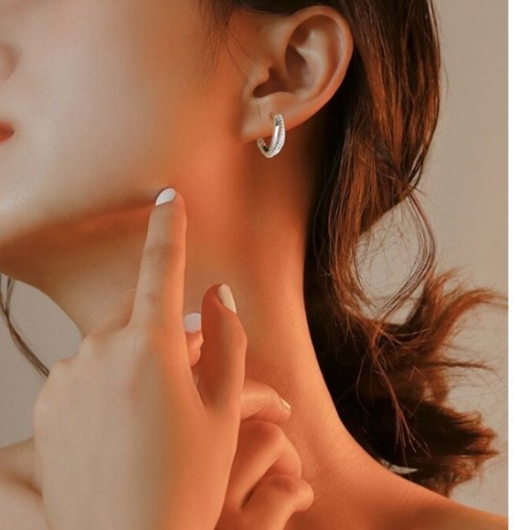 New Silver Hoop Leverback Earrings - Picture 2 of 2